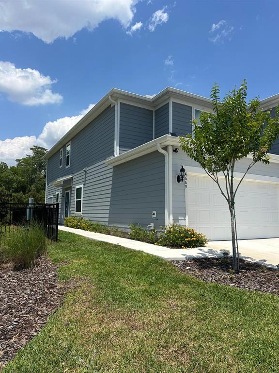 4669 Sparkling Shell Avenue Kissimmee, FL 34746 - Photo 2 of 21 a front view of a house with garden