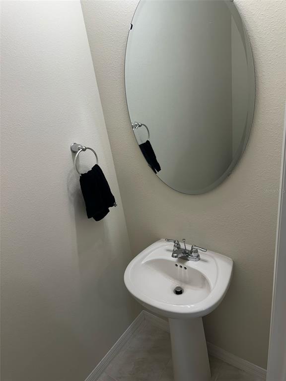 4669 Sparkling Shell Avenue Kissimmee, FL 34746 - Photo 7 of 21 a bathroom with a sink and mirror