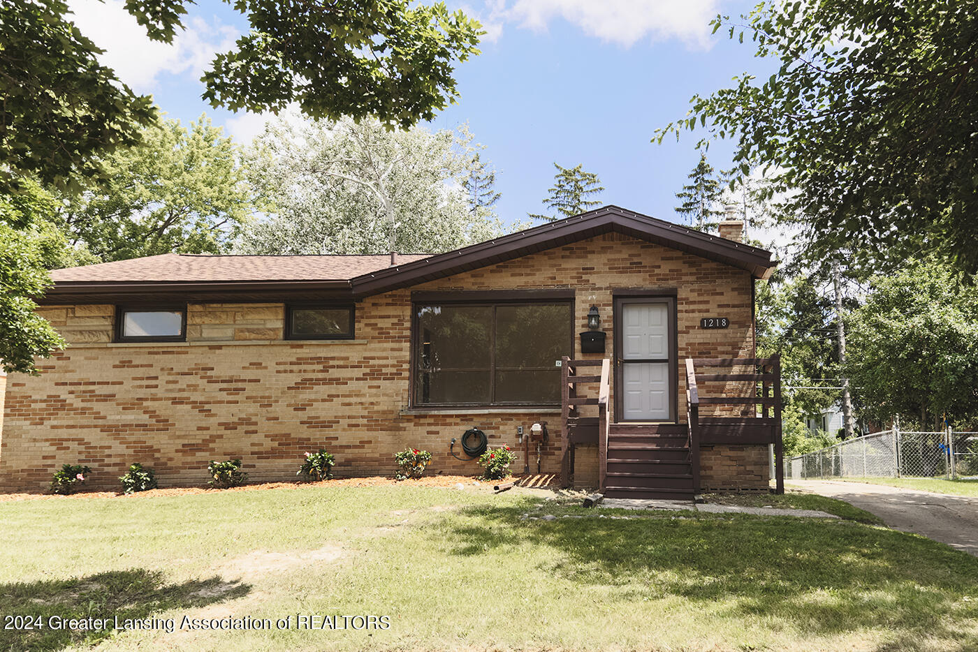1218 Gould Road Lansing, MI 48917 - Photo 2 of 40 _DPH4657