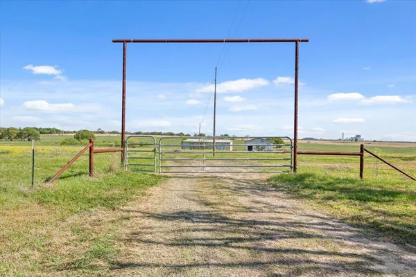 $995,000 | 276 Circle P Lane, Riesel, TX 76682