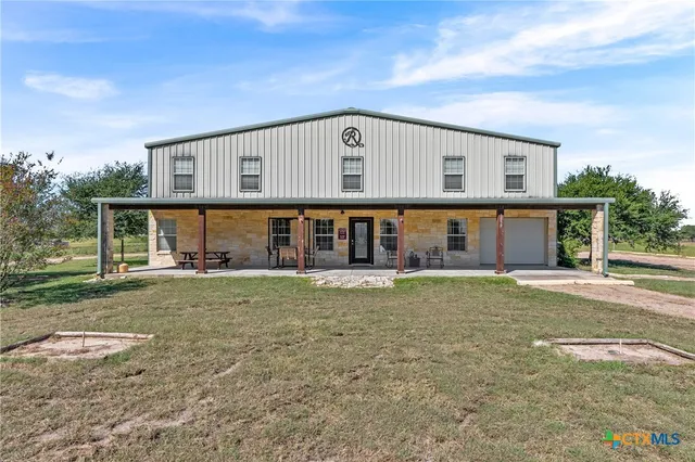 a view of a house with backyard and porch