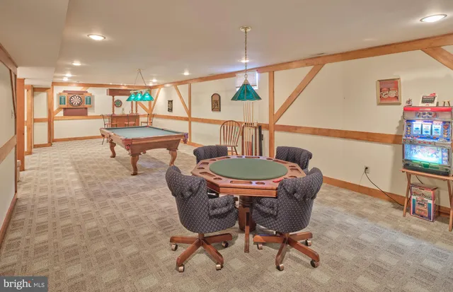 a view of a house with backyard