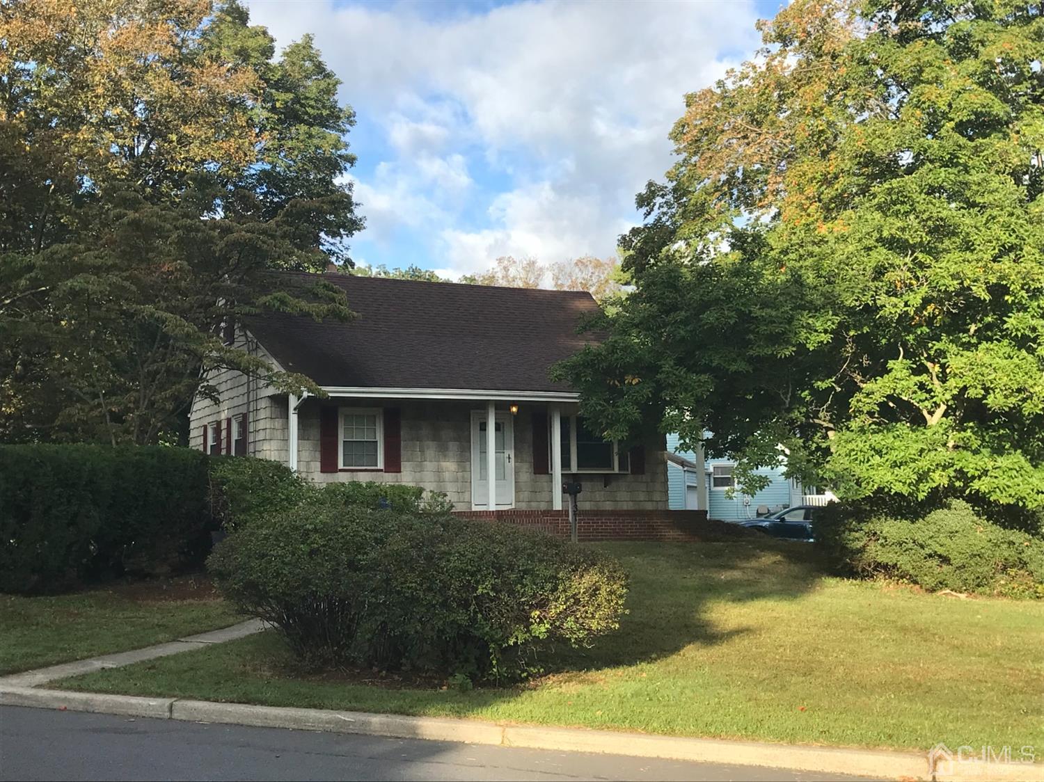 137 Milltown Road East Brunswick, NJ 08816 - Photo 4 of 22 a view of a house with a garden