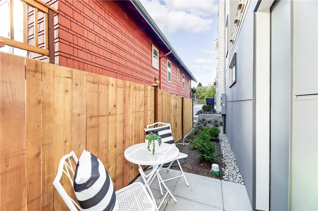 915 North 87th Street Seattle, WA 98103 - Photo 13 of 15