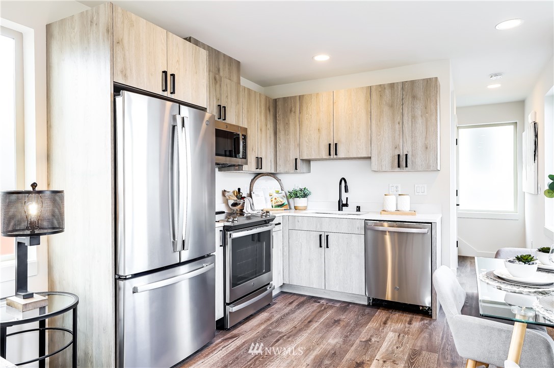 915 North 87th Street Seattle, WA 98103 - Photo 4 of 15