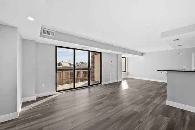 $888,000 | 700 1st Street, Unit 6E, Hoboken, NJ 07030