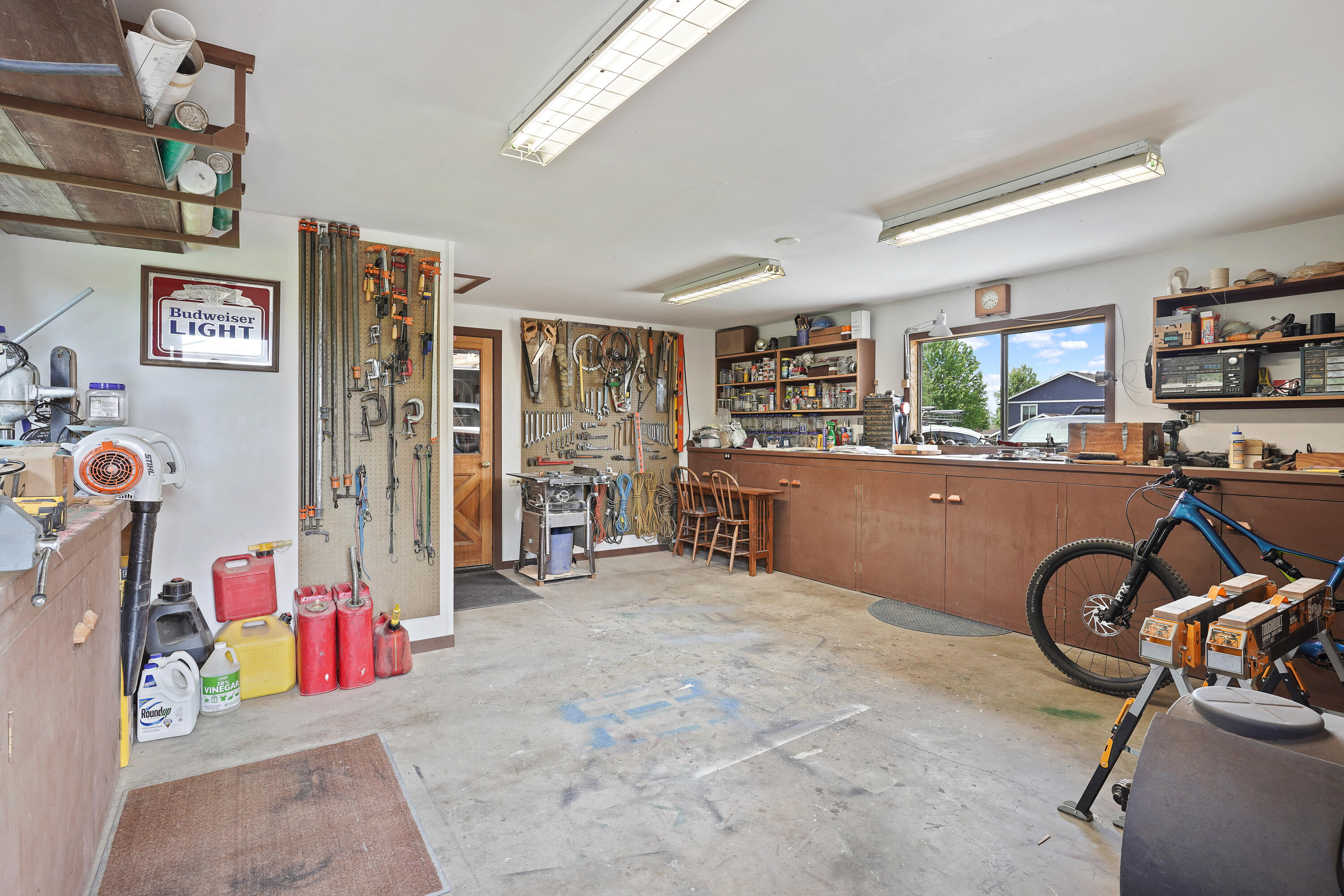 62636 Erickson Road Bend, OR 97701 - Photo 39 of 47 a view of a room with gym equipment