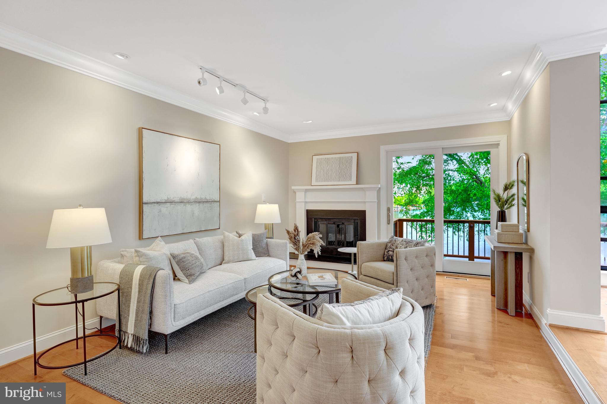 11064 Thrush Ridge Road Reston, VA 20191 - Photo 23 of 85 Beautiful hardwoods in the living and dining rooms