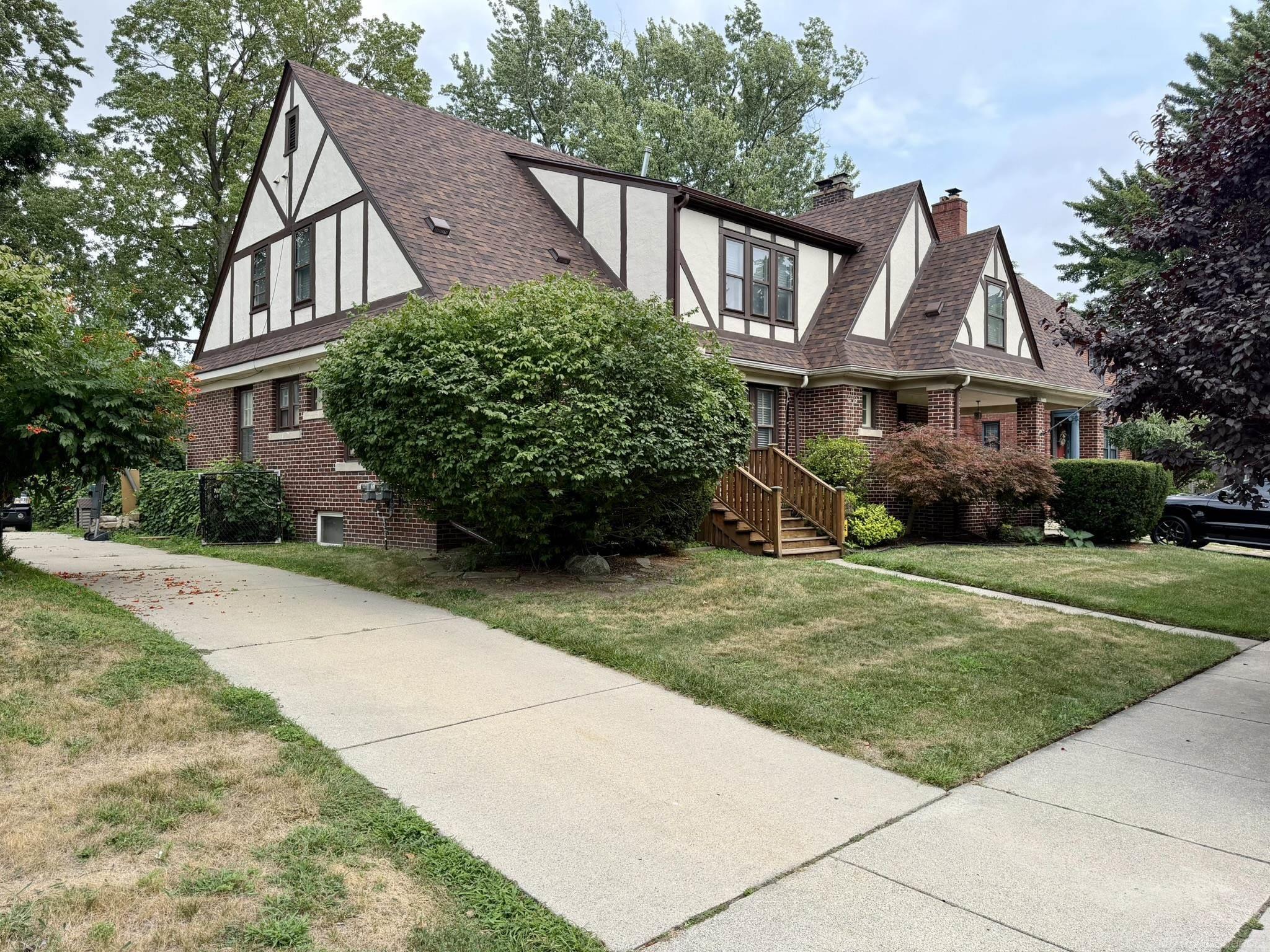 1622 Crooks Road Royal Oak, MI 48067 - Photo 2 of 30 50223580-c5db9b7e-7fcc-4cda-9a77-09948897a8a9.JPG
