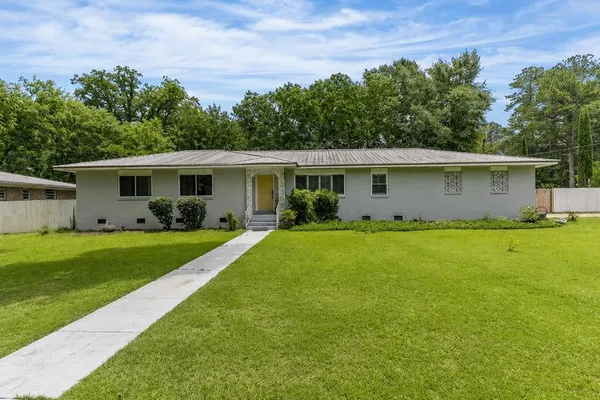 $271,500 | 713 Bridlewreath Avenue, Dothan, AL 36301
