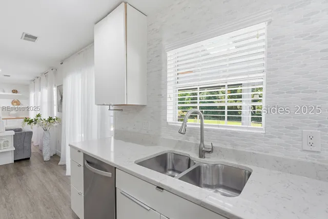 $565,000 | 7 Lakeside Drive, Bluffton, SC 29910