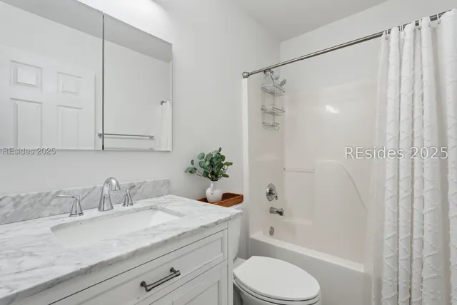 $565,000 | 7 Lakeside Drive, Bluffton, SC 29910