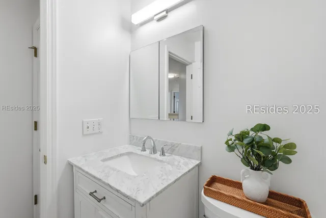 $565,000 | 7 Lakeside Drive, Bluffton, SC 29910