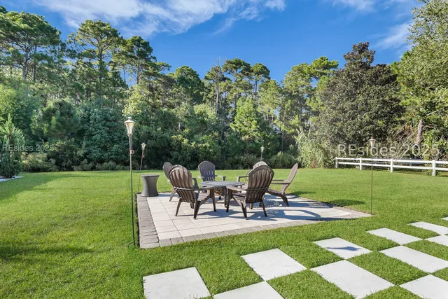 $565,000 | 7 Lakeside Drive, Bluffton, SC 29910