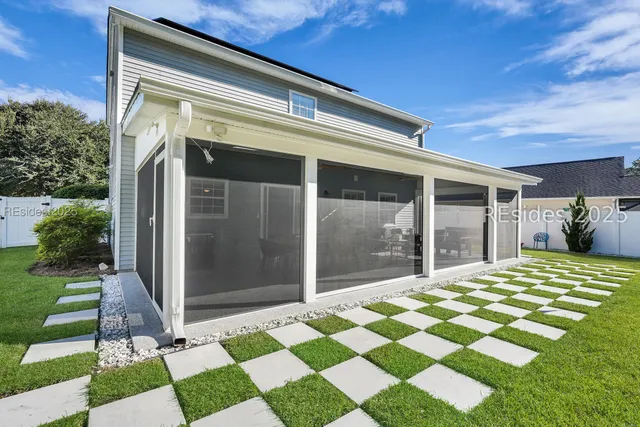 $565,000 | 7 Lakeside Drive, Bluffton, SC 29910