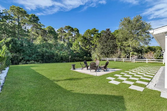 $565,000 | 7 Lakeside Drive, Bluffton, SC 29910