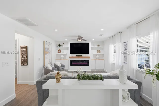 $565,000 | 7 Lakeside Drive, Bluffton, SC 29910