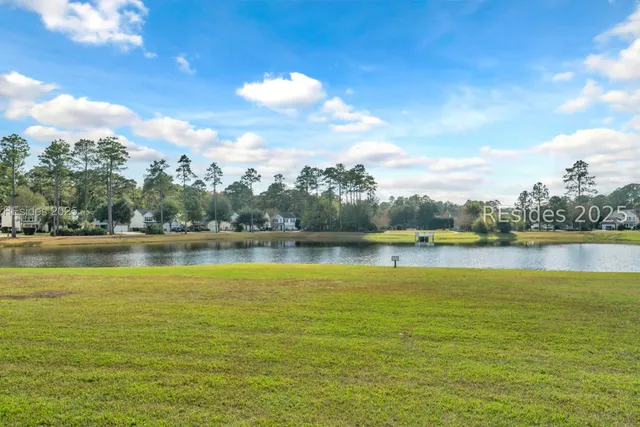 $565,000 | 7 Lakeside Drive, Bluffton, SC 29910