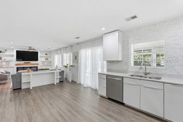 $565,000 | 7 Lakeside Drive, Bluffton, SC 29910