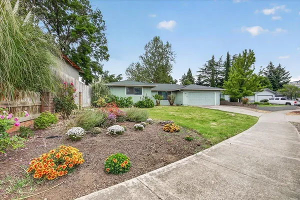 $425,000 | 415 Sutter Avenue, Medford, OR 97504