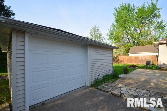 809 West Ridge Road Peoria, IL 61614 - Photo 23 of 25 Gallery Image 23
