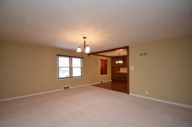 809 West Ridge Road Peoria, IL 61614 - Photo 5 of 25 Gallery Image 5