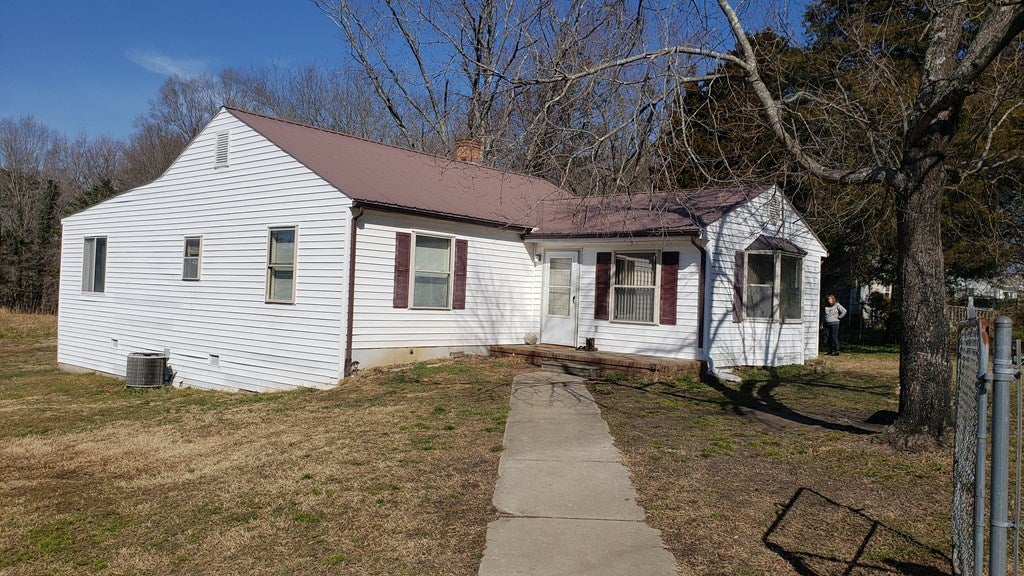 260 Fairgrounds Road Farmville, VA 23901 - Photo 2 of 11 Gallery Image 2