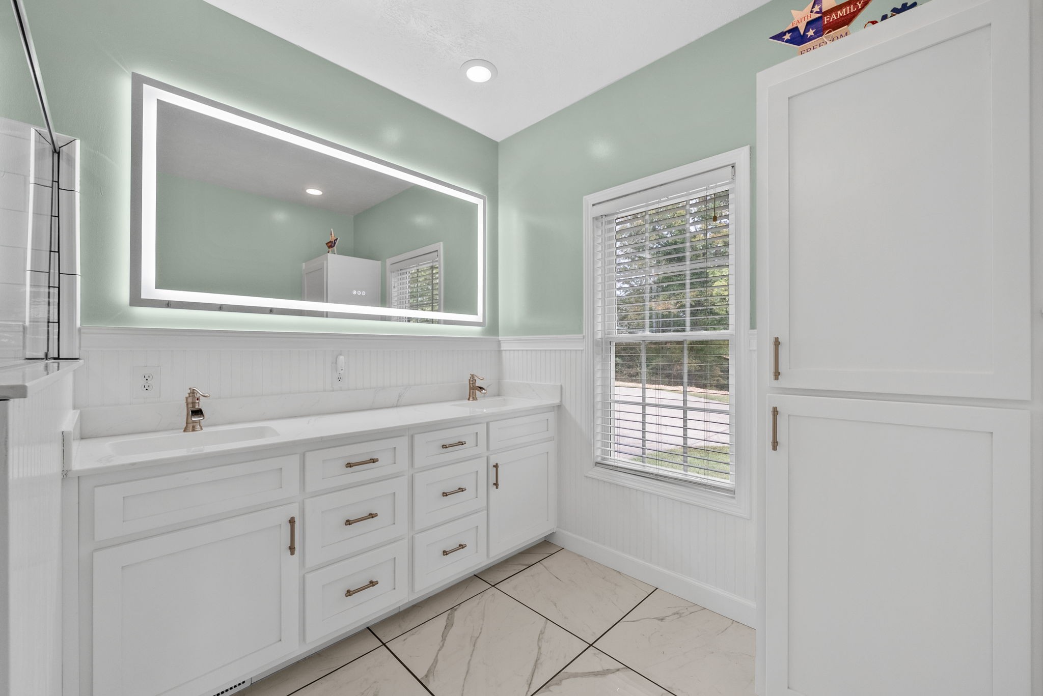 3989 Cadiz Road Bumpus Mills, TN 37028 - Photo 34 of 97 a bathroom with a window sink and mirror