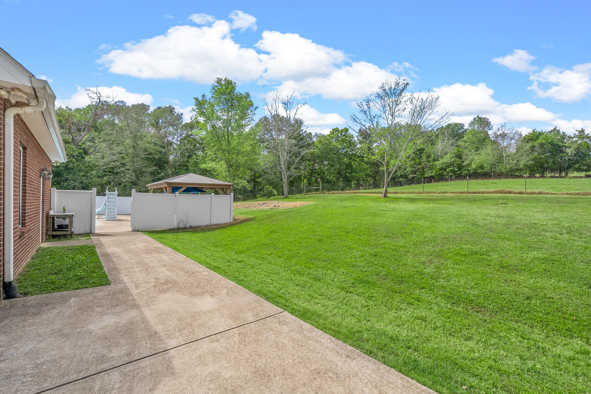 3989 Cadiz Road Bumpus Mills, TN 37028 - Photo 62 of 97 a view of a back yard