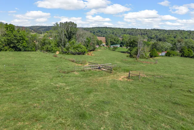 $1,200,000 | 3989 Cadiz Road, Bumpus Mills, TN 37028