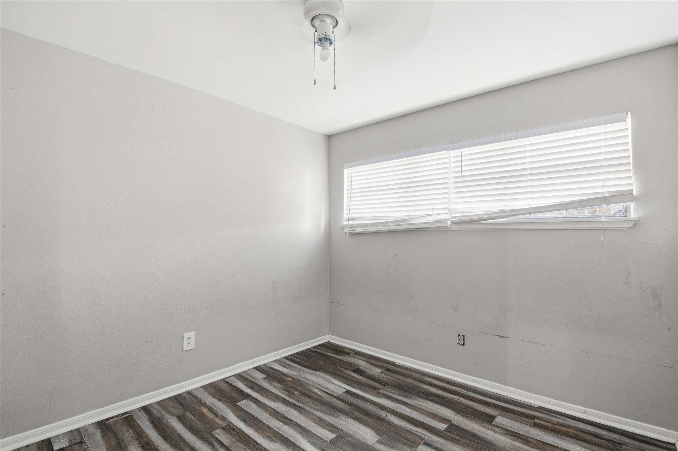 5010 Ennis Street, Unit 3 Houston, TX 77004 - Photo 11 of 12 a view of room with window