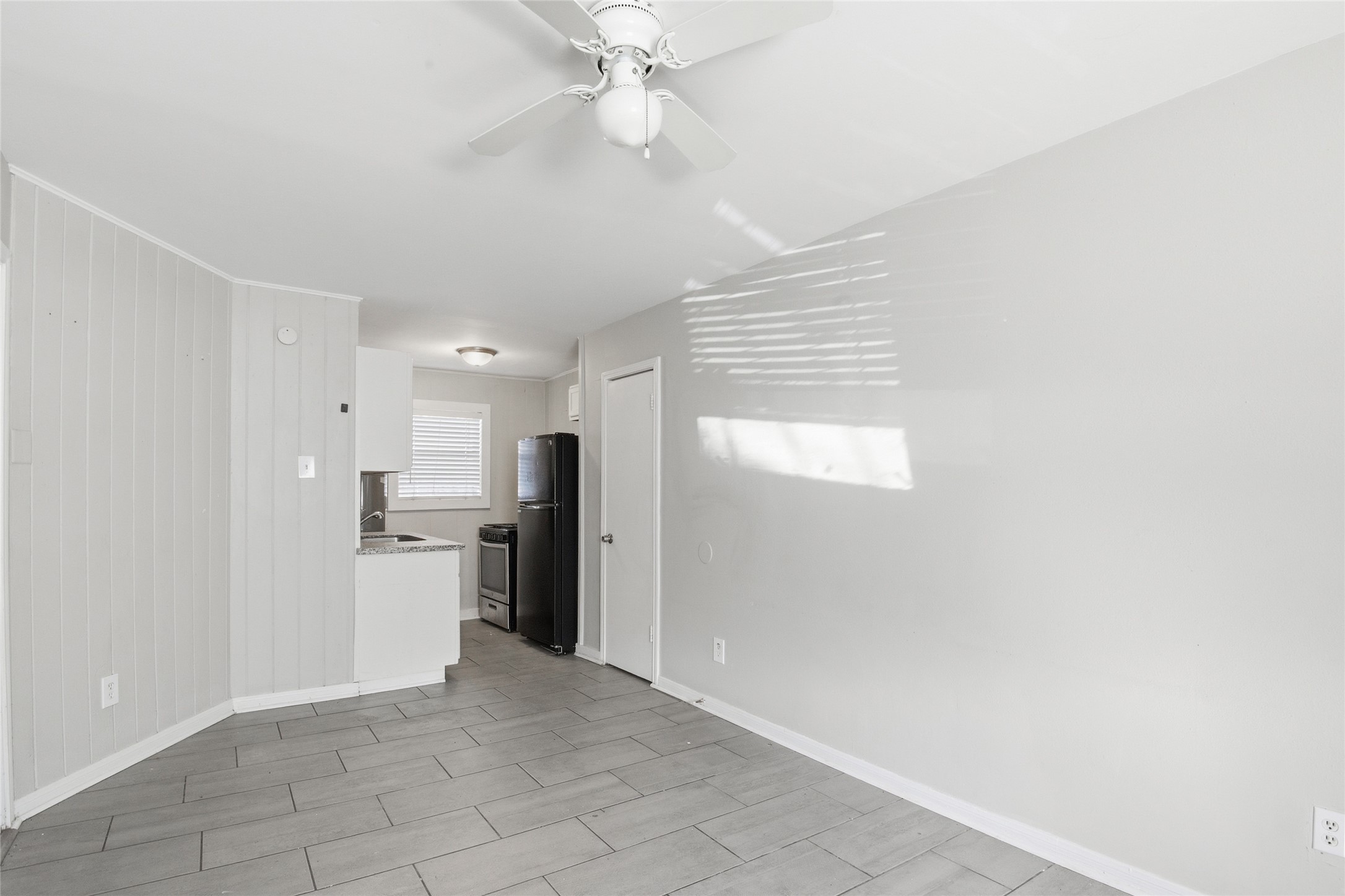5010 Ennis Street, Unit 3 Houston, TX 77004 - Photo 5 of 12 a view of a kitchen with a sink and a refrigerator