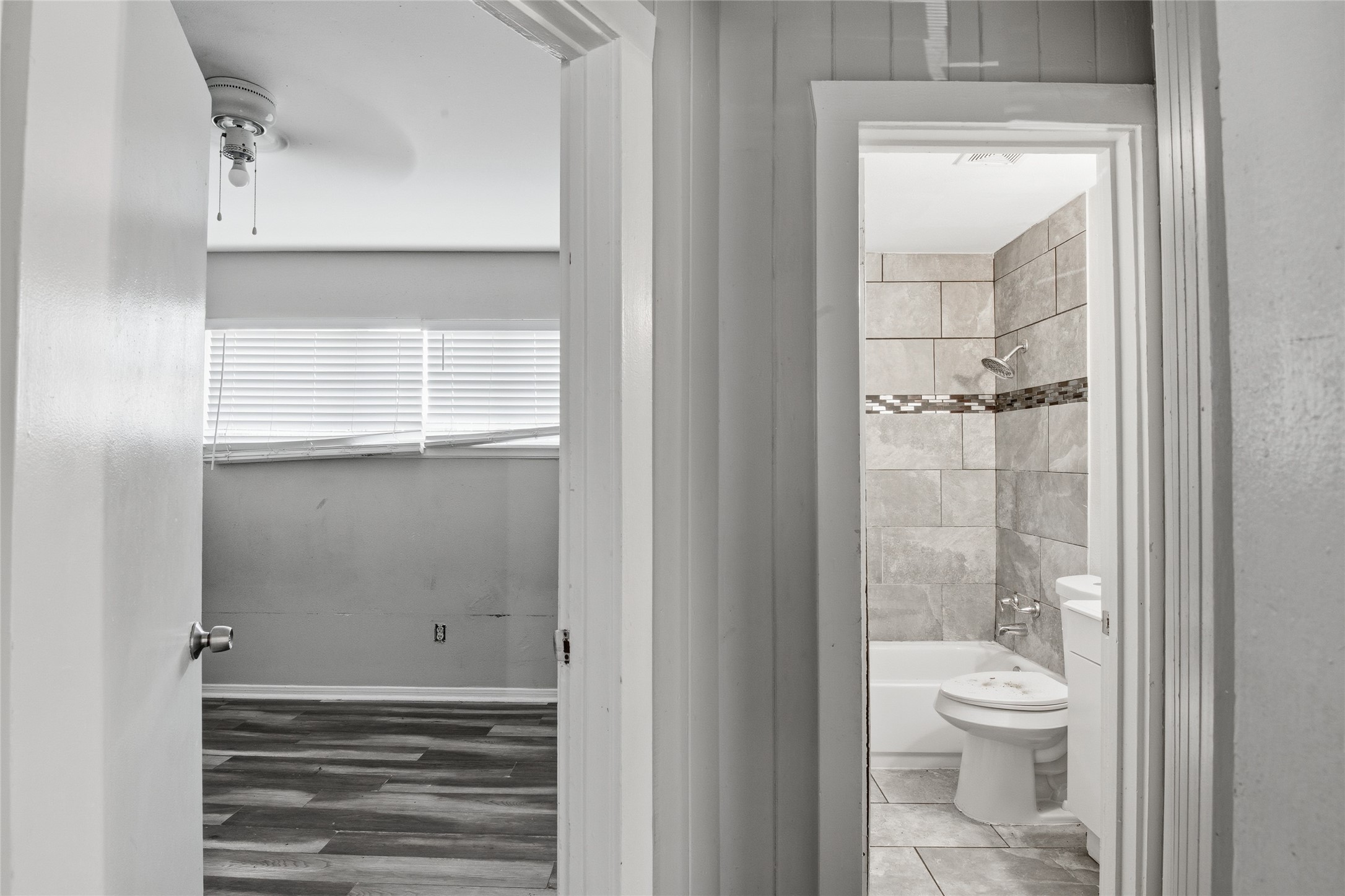 5010 Ennis Street, Unit 3 Houston, TX 77004 - Photo 10 of 12 a bathroom with a toilet a sink and a window
