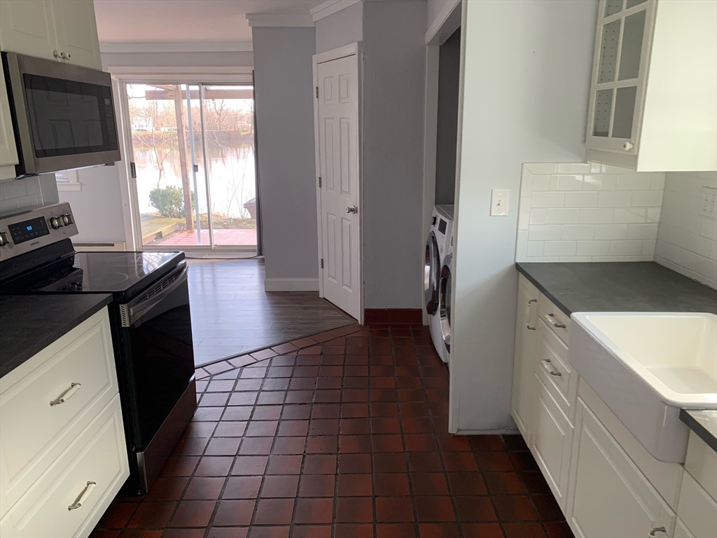 140 Riverbank Road Northampton, MA 01060 - Photo 13 of 37