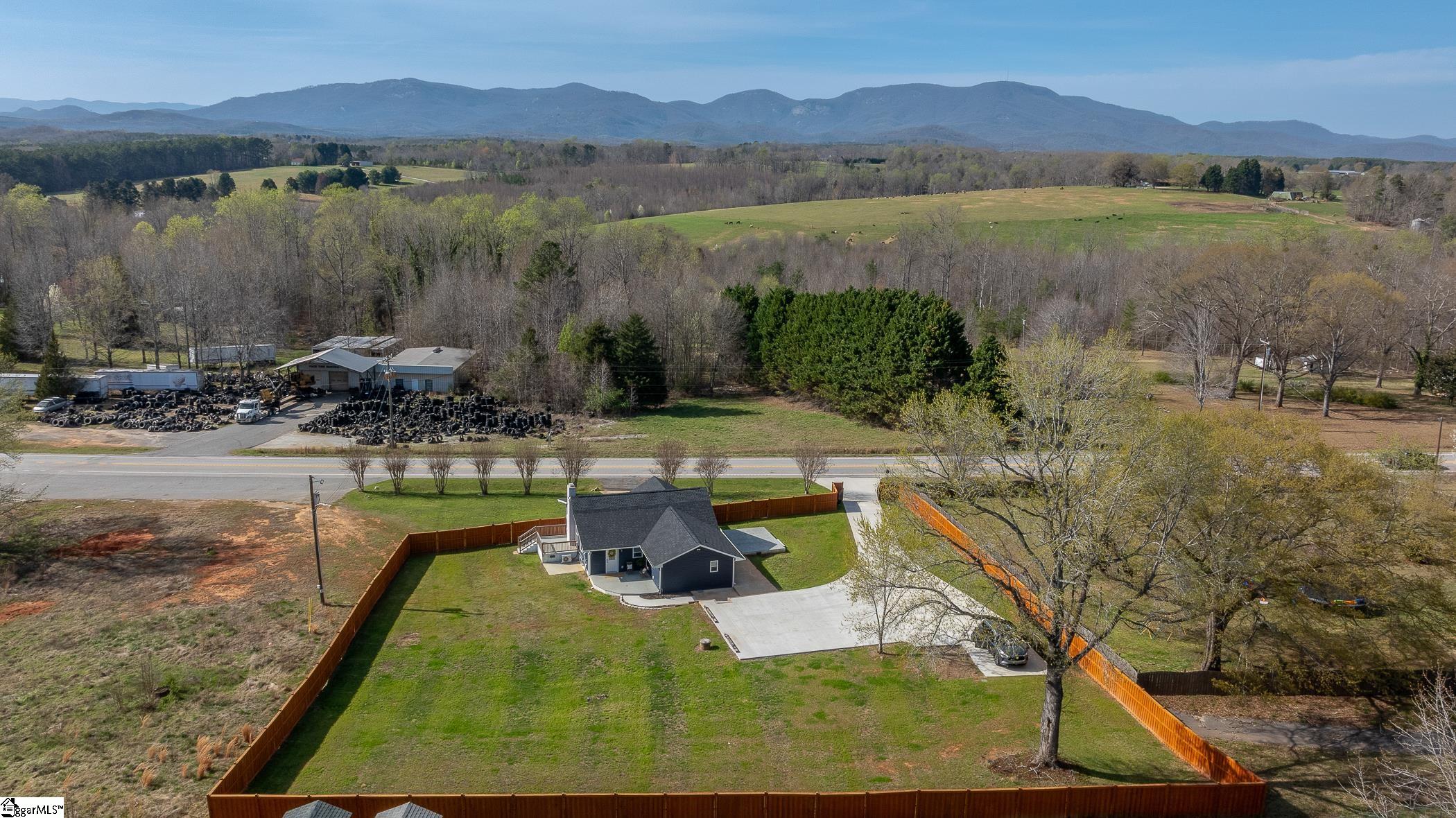 5204 Highway 14 Landrum, SC 29356 - Photo 4 of 36