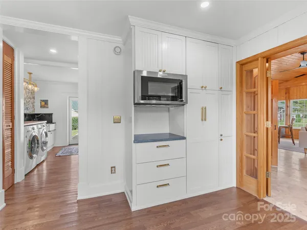 a view of walk in closet