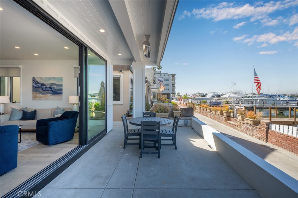 413 Edgewater Place Newport Beach, CA 92661 - Photo 12 of 59