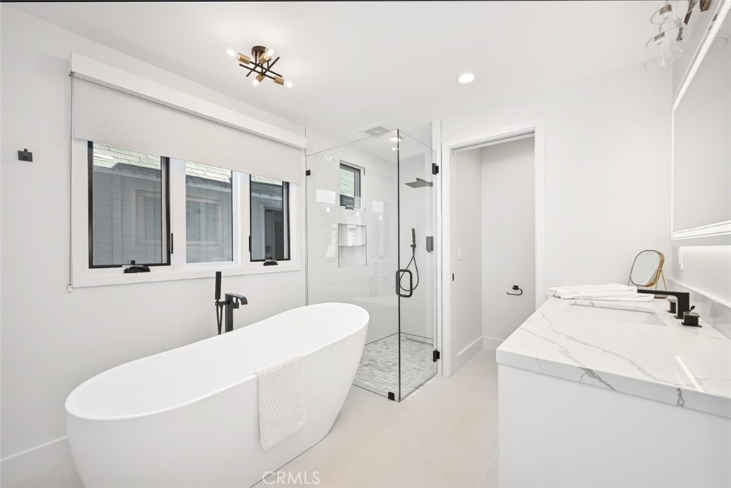 413 Edgewater Place Newport Beach, CA 92661 - Photo 21 of 59