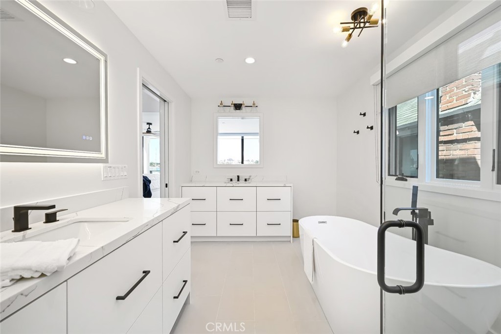 413 Edgewater Place Newport Beach, CA 92661 - Photo 22 of 59