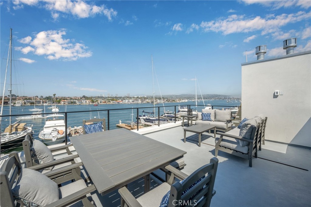 413 Edgewater Place Newport Beach, CA 92661 - Photo 29 of 59