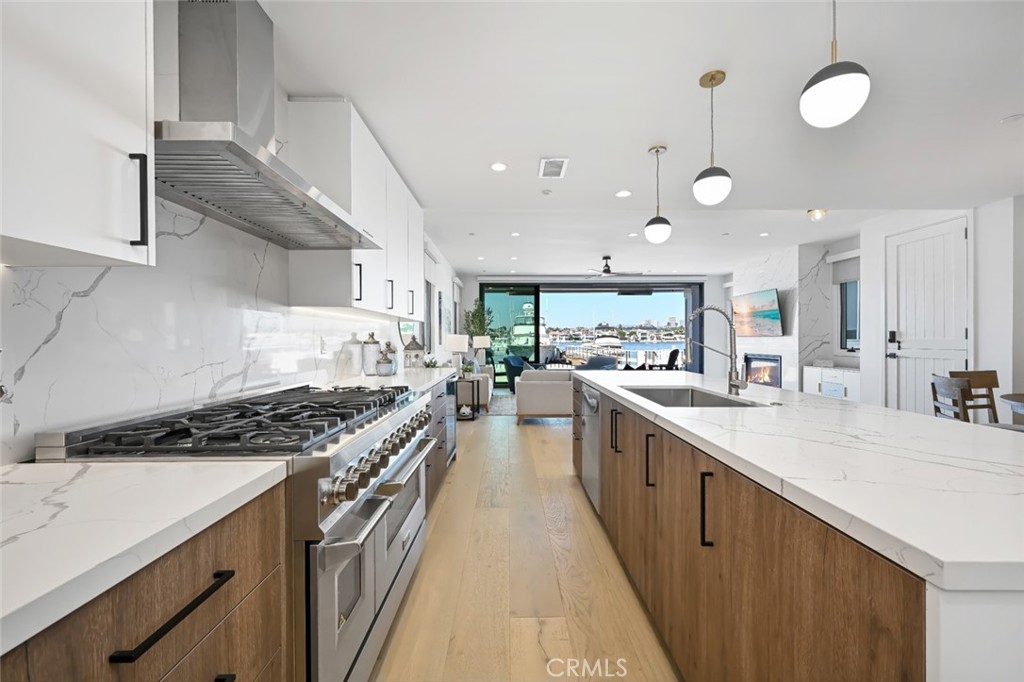 413 Edgewater Place Newport Beach, CA 92661 - Photo 8 of 59