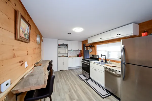 $299,999 | 3 Hollywood Avenue, Raymond, NH 03077