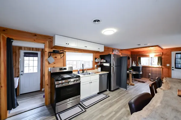 $299,999 | 3 Hollywood Avenue, Raymond, NH 03077