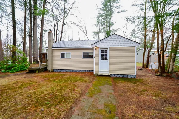 $299,999 | 3 Hollywood Avenue, Raymond, NH 03077