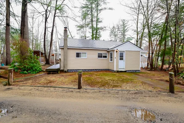 $299,999 | 3 Hollywood Avenue, Raymond, NH 03077
