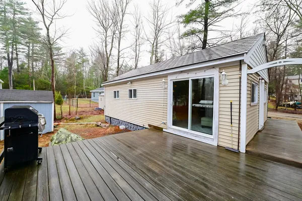 $299,999 | 3 Hollywood Avenue, Raymond, NH 03077