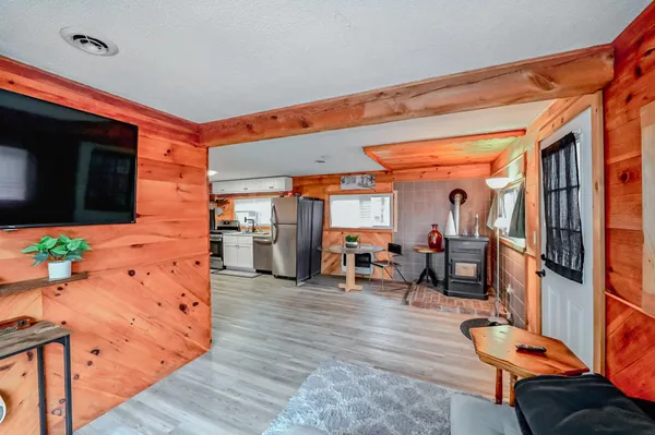 $299,999 | 3 Hollywood Avenue, Raymond, NH 03077