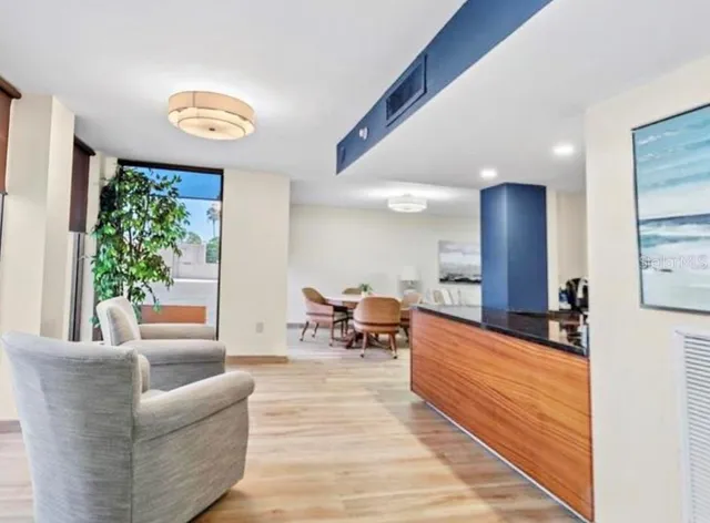 $725,000 | 707 South Gulfstream Avenue, Unit 604, Sarasota, FL 34236