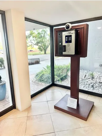 $725,000 | 707 South Gulfstream Avenue, Unit 604, Sarasota, FL 34236