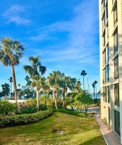 $725,000 | 707 South Gulfstream Avenue, Unit 604, Sarasota, FL 34236